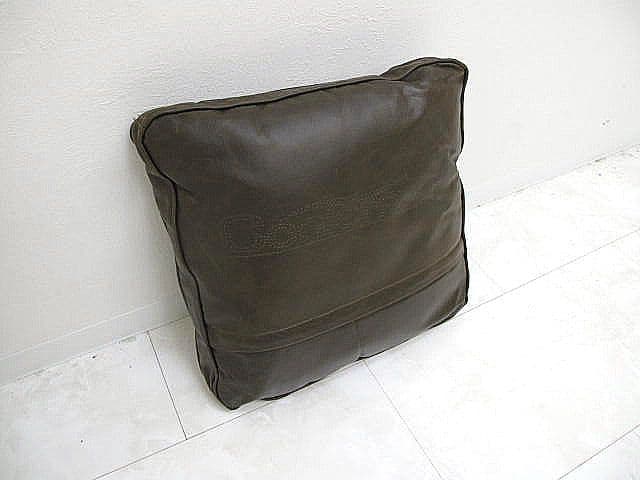 未使用品 イタリア製 コンテンポ　本革スクエアクッション 45cm 厚み15cm
