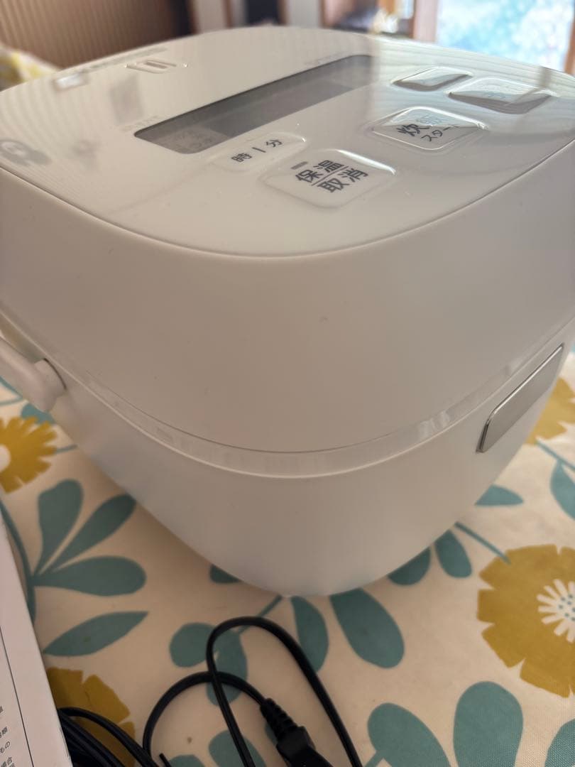 【美品】TIGER 炊飯器 ホワイト3合　タイガー　保証書あり　2025年製