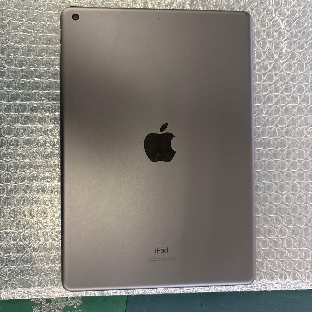 【3】Apple iPad 第8世代10.2インチ スペースグレー 本体