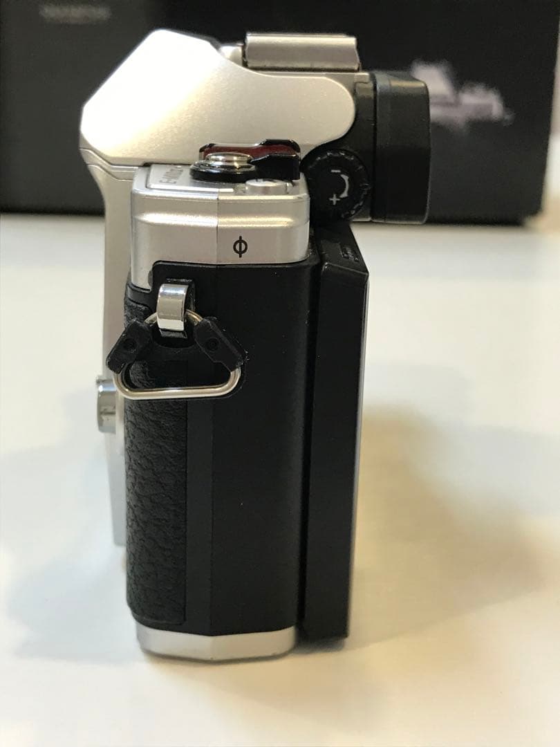 OLYMPUS E-M10 Mark III カメラ　I.1979