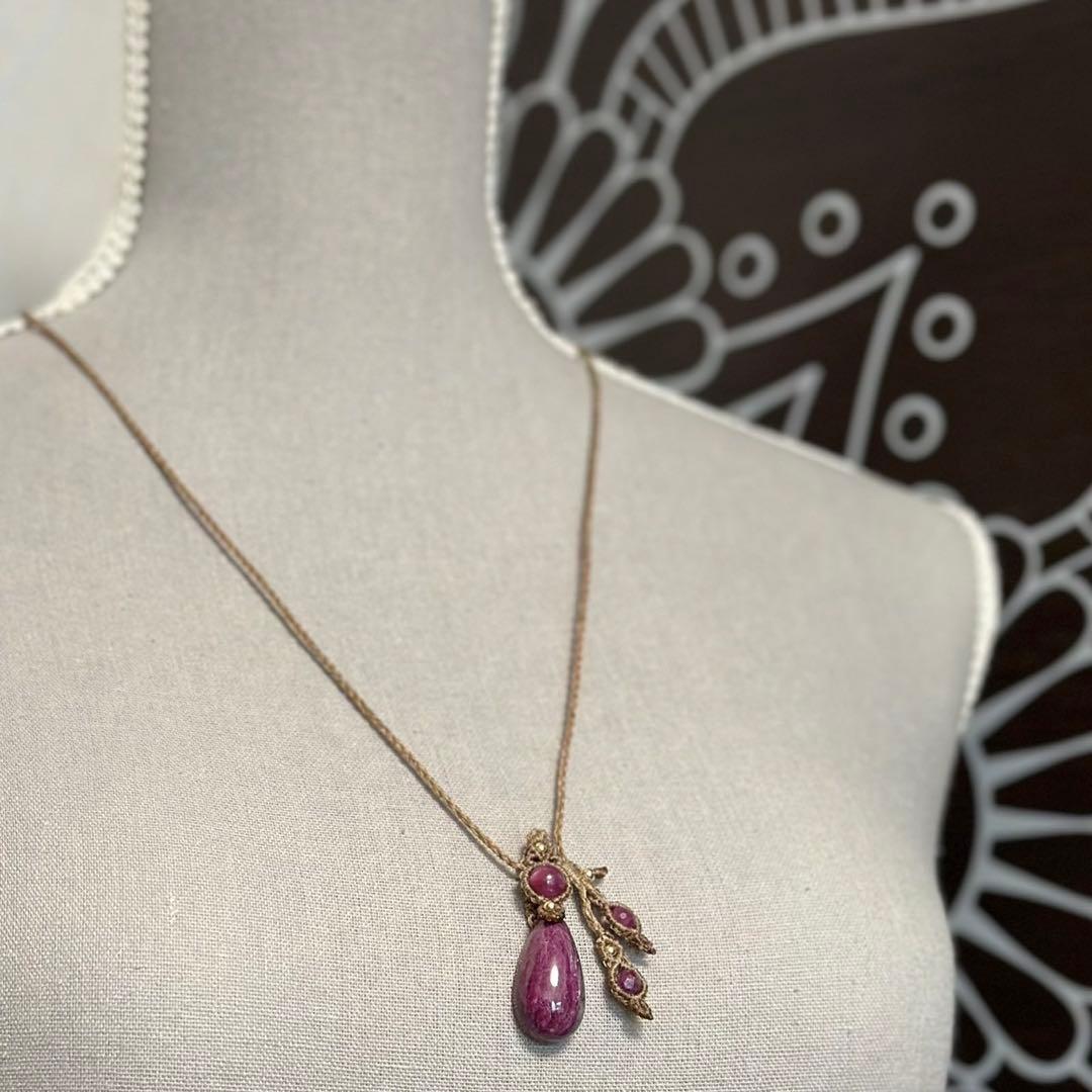 『佑詩美』ルビーインゾイサイトとルビーのマクラメペンダントネックレス