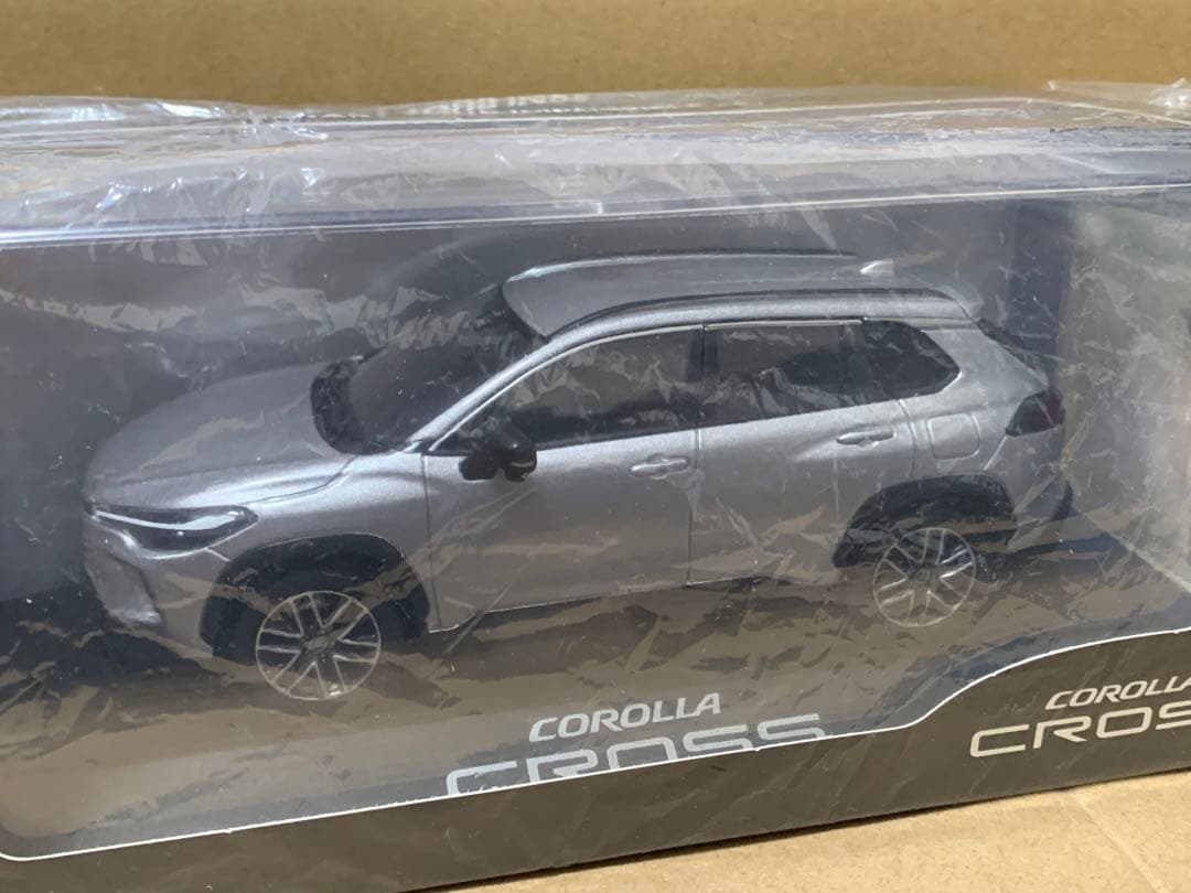 新型カローラクロス ミニカー メタルストーム