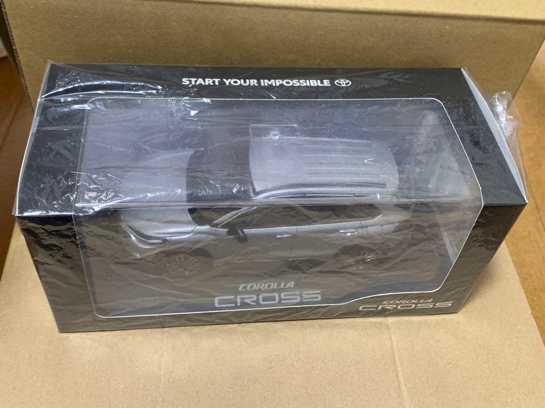 新型カローラクロス ミニカー メタルストーム