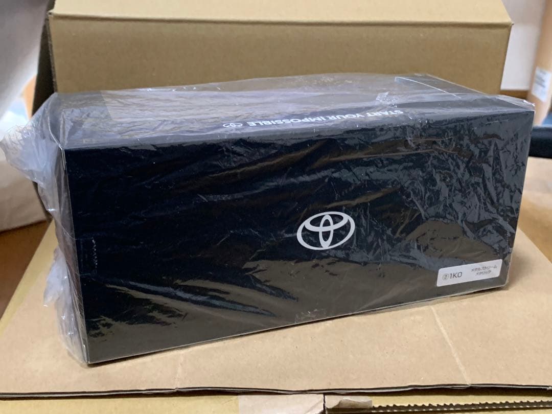 新型カローラクロス ミニカー メタルストーム