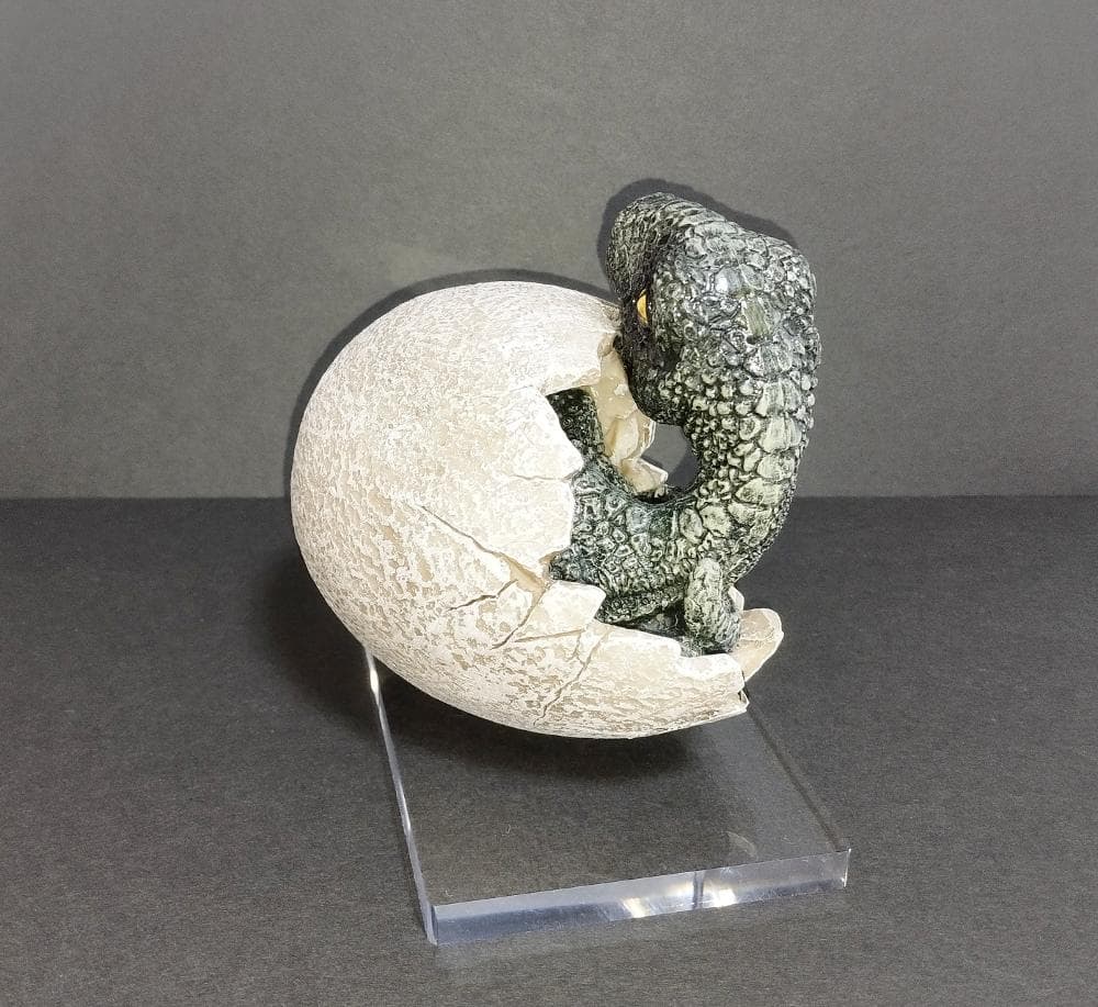 ヴェロキラプトル　孵化　ラプトルの卵　オブジェ　インテリア　たまご　フィギュア