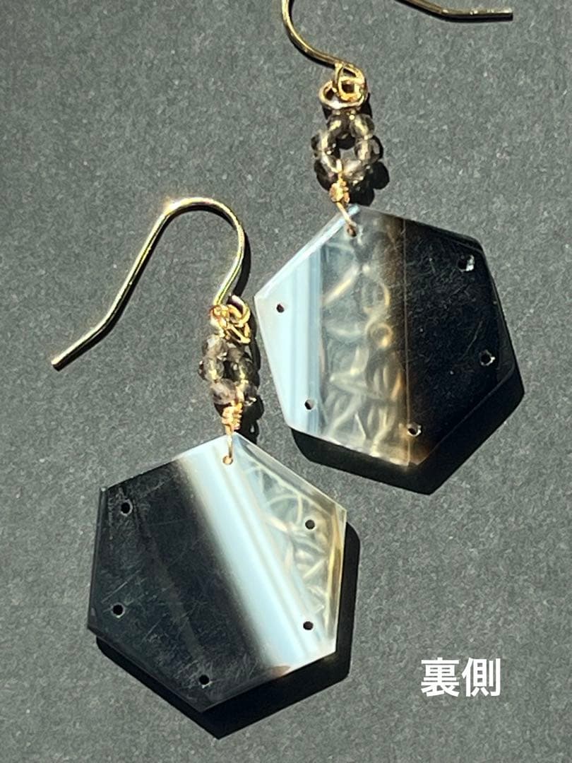 ＊14kgf ボツワナアゲート ヘキサゴンシェープカービング ピアス