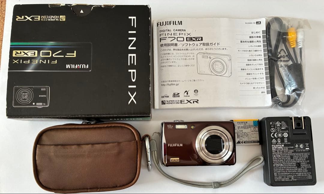 Fujifilm FINEPIX F70 EXR ブラウン