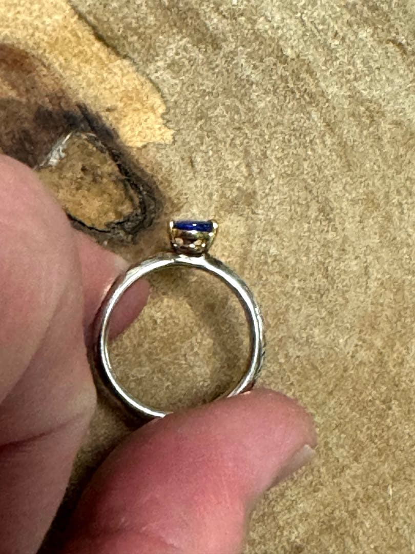 タンザナイト　シルバーリング　ゴールド18k 　甲丸線リング