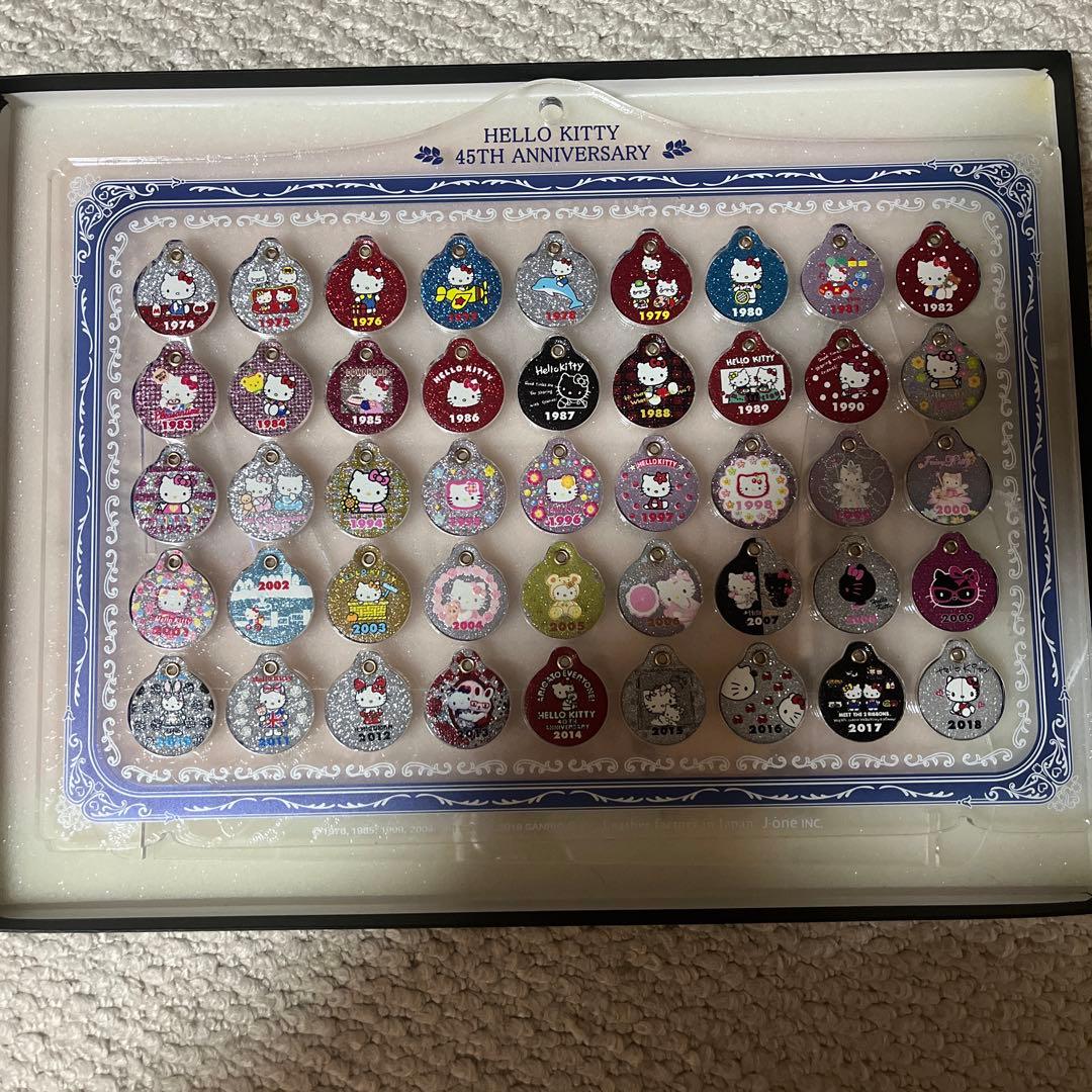 ハローキティ　45th Anniversary キーホルダー　ヒストリカル