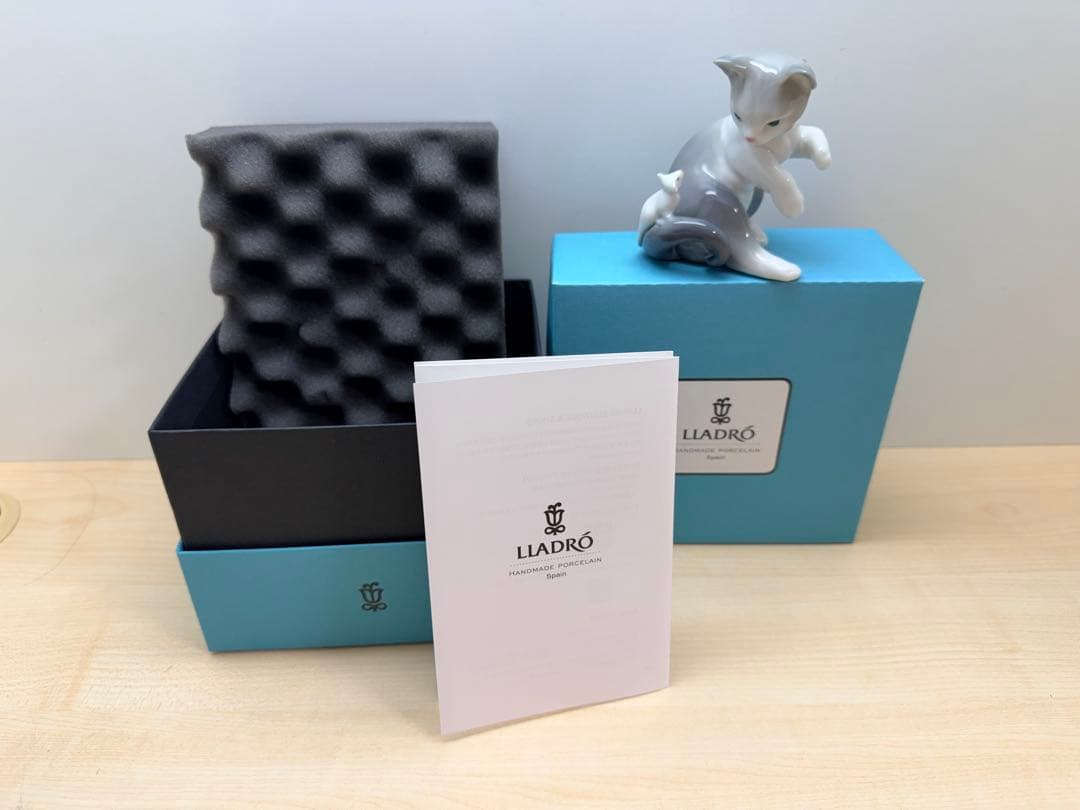 リヤドロ　LLADRO 猫の置物 1528