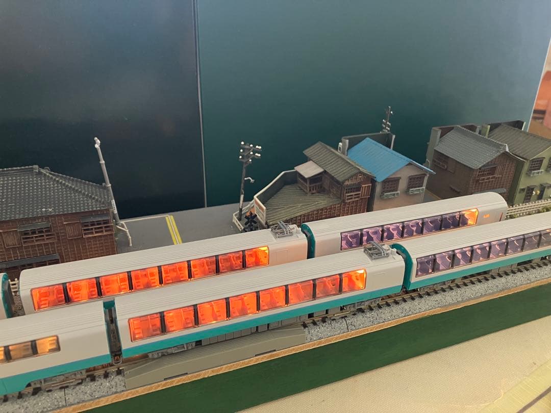 KATO 10-474/10-475 251系スーパービュー踊り子新塗色