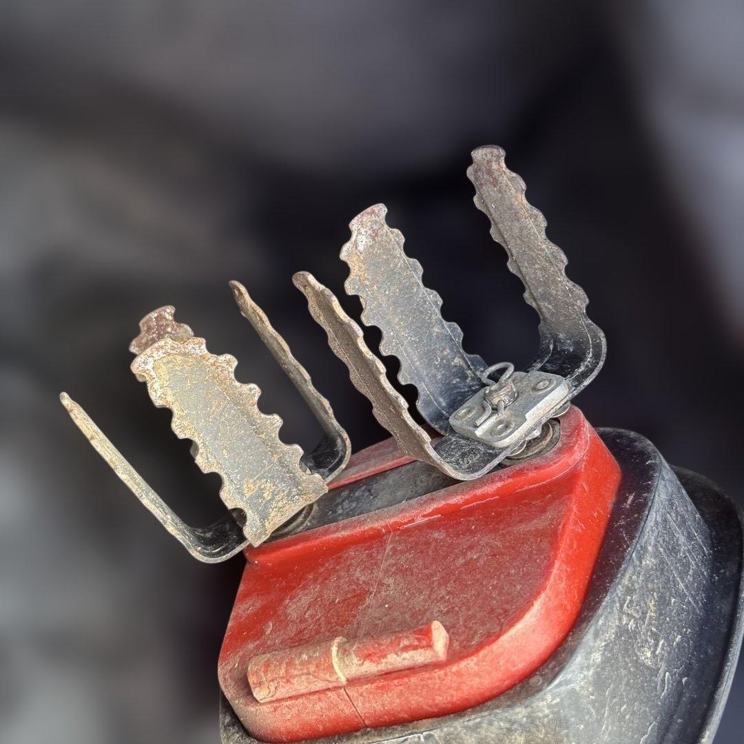 お値下げ！コードレスミニ 耕運機 LGC120ブラックアンドデッカー