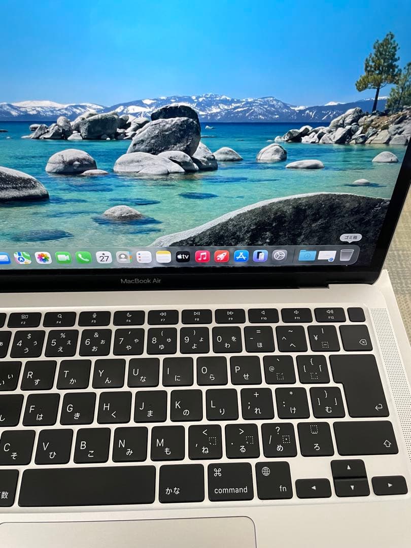 ゆ*う様 美品 MacBook Air M1チップ　バッテリー９５%