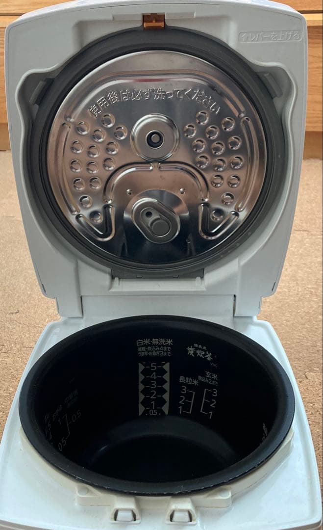 [2023年製]三菱IH炊飯器　備長炭炭炊釜NJ-VVC10-W 5.5合