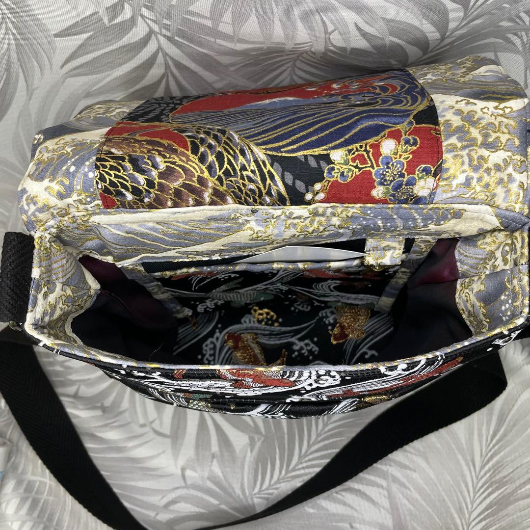 L size wide 鯉&鷹　京都西陣織　金襴メッセンジャーバック　底板付