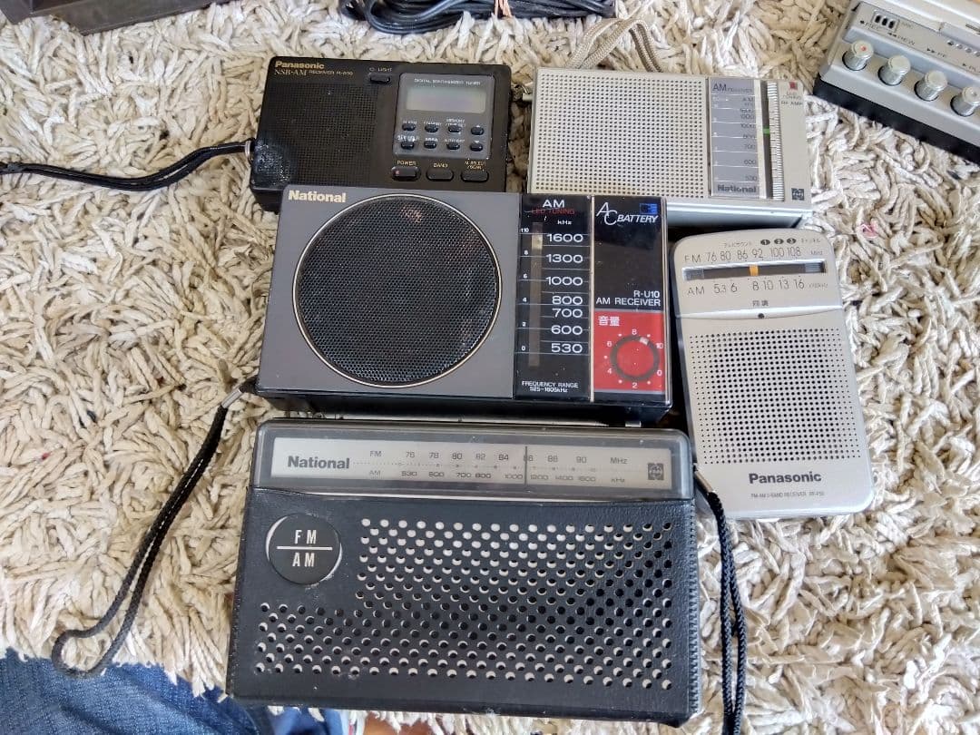 レトロラジオやカセットプレーヤージャンク品