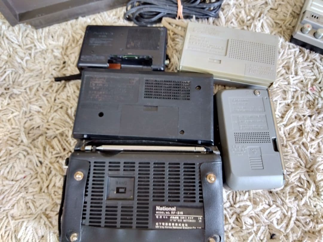 レトロラジオやカセットプレーヤージャンク品