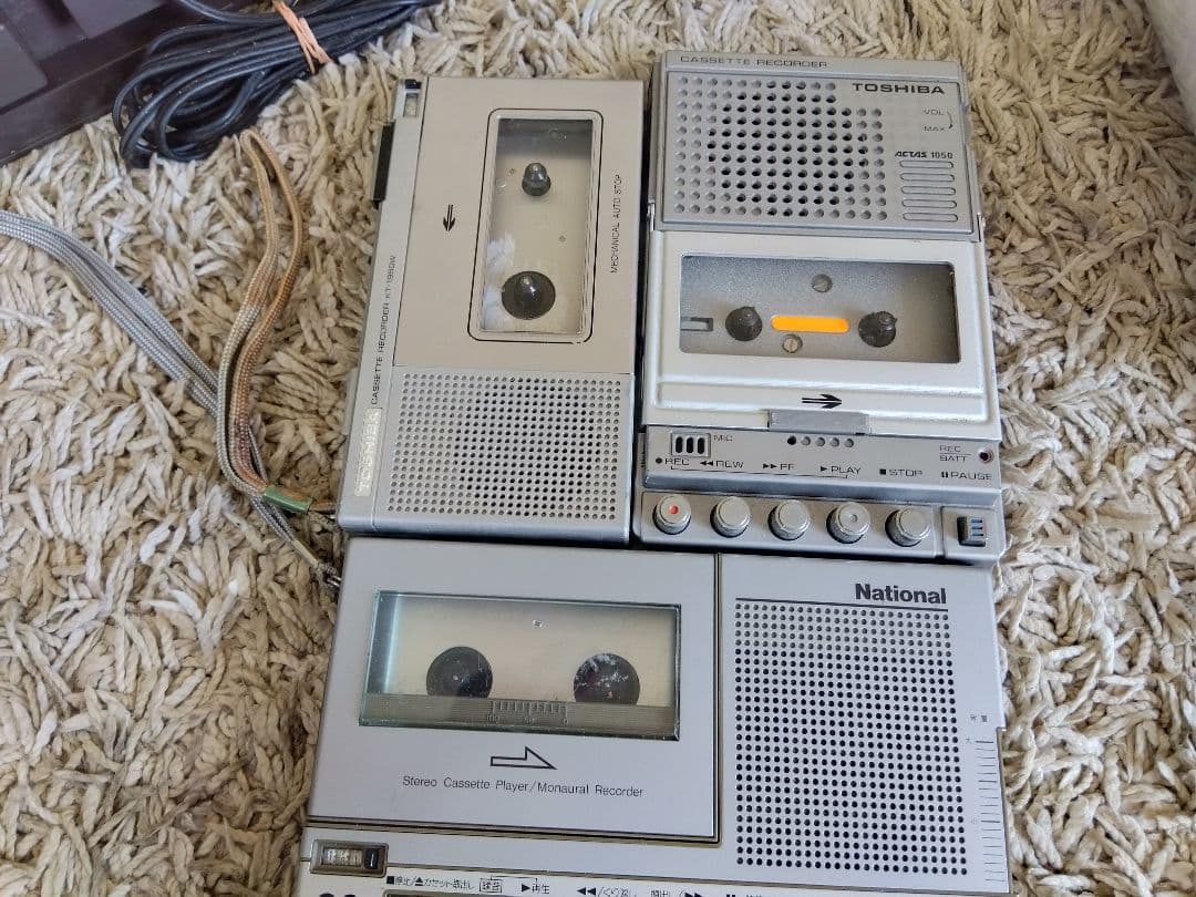レトロラジオやカセットプレーヤージャンク品