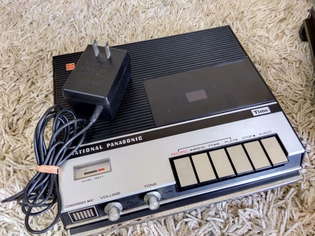レトロラジオやカセットプレーヤージャンク品