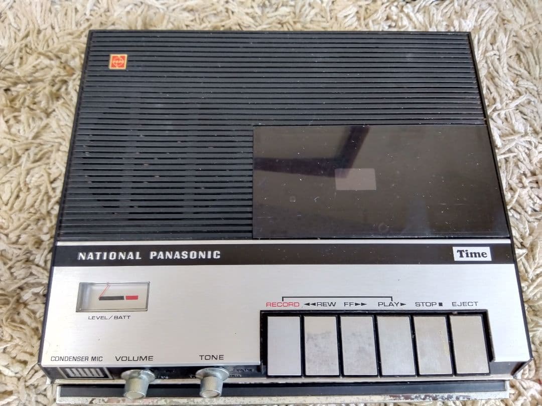 レトロラジオやカセットプレーヤージャンク品