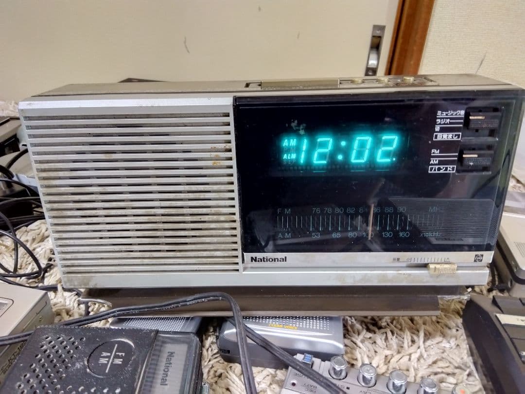 レトロラジオやカセットプレーヤージャンク品