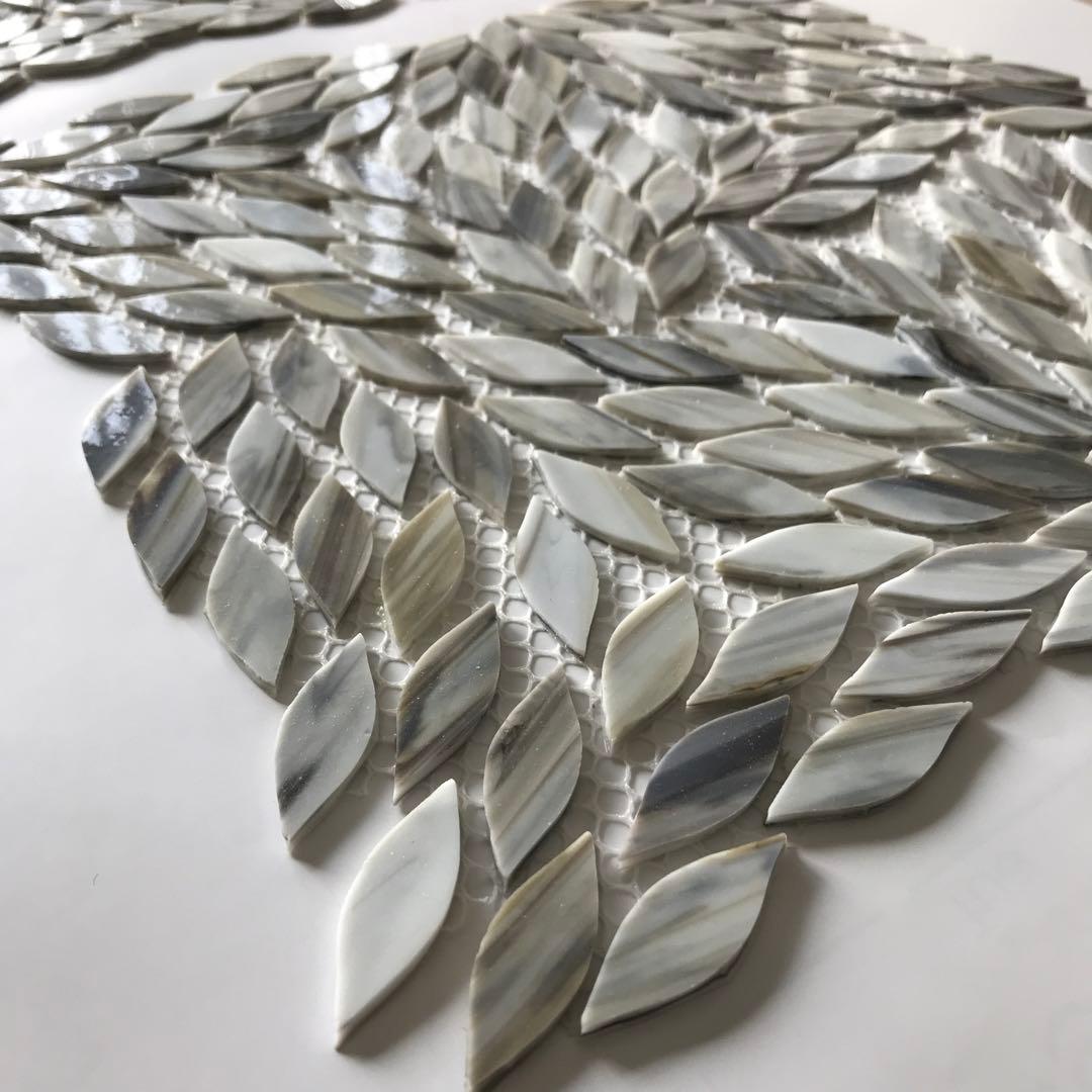 葉っぱ型　ガラスモザイク