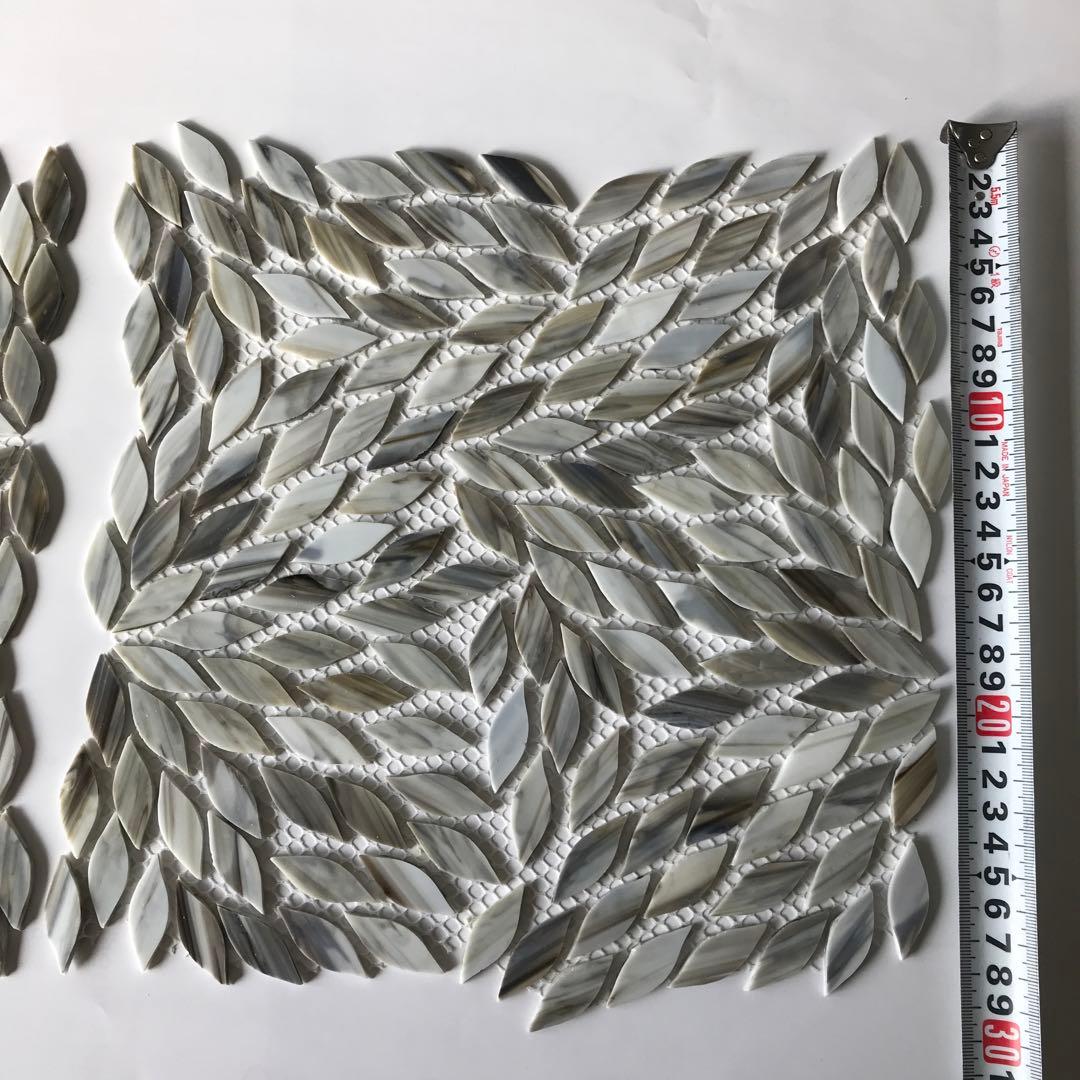 葉っぱ型　ガラスモザイク