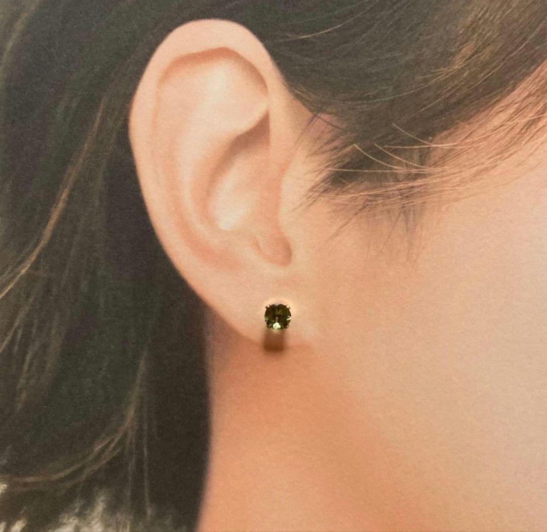 ✨時空を超える深緑の光✨ 希少天然石モルダバイト スタッドピアス 5mm
