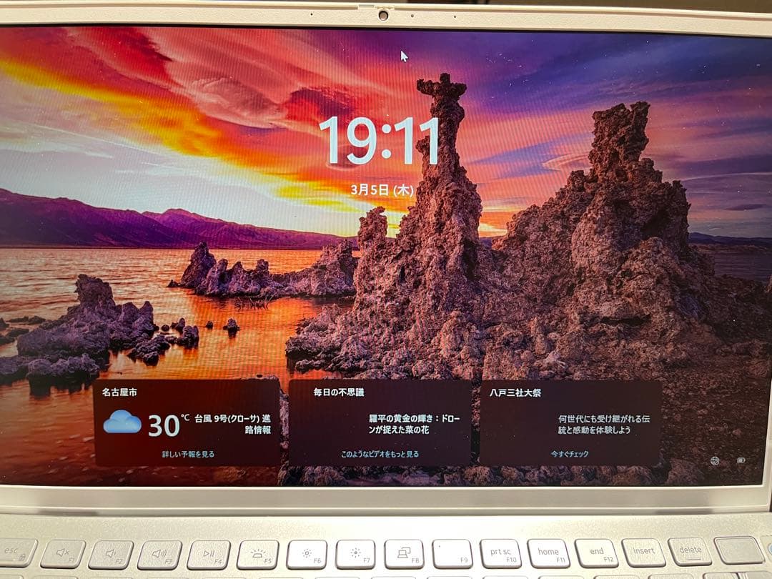 Windowsノート本体 DELL Inspiron 7300