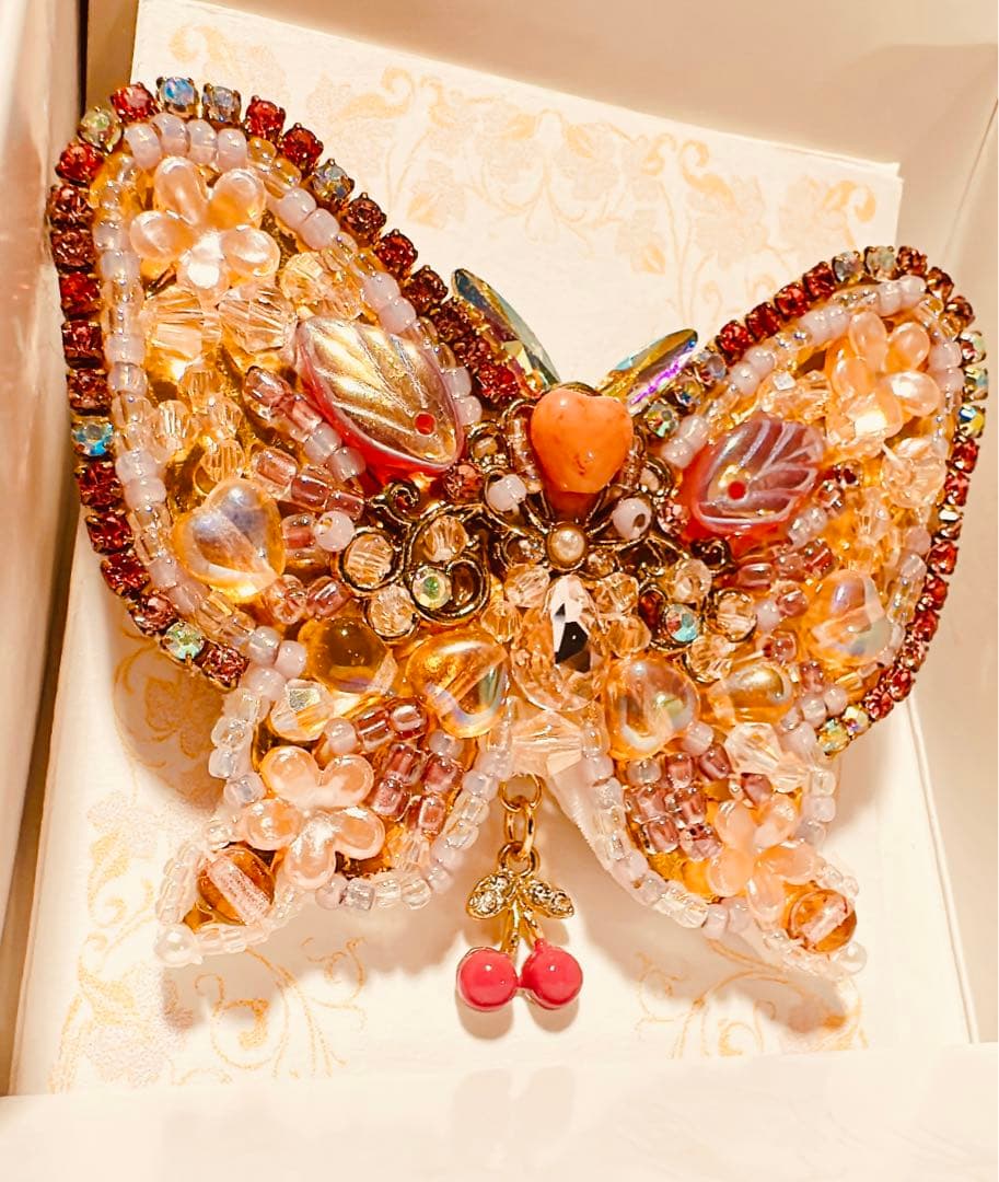 未使用　piari 様　ハンドメイド　作品　ブローチ　蝶　ピンク