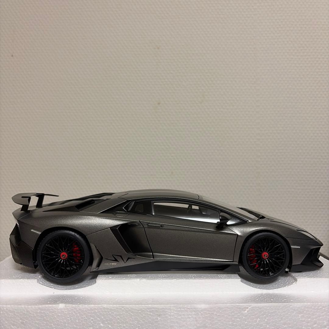 オートアート　アヴェンタドールsv マットグレー