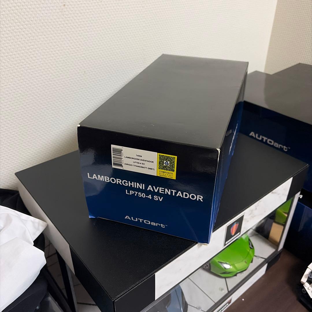 オートアート　アヴェンタドールsv マットグレー