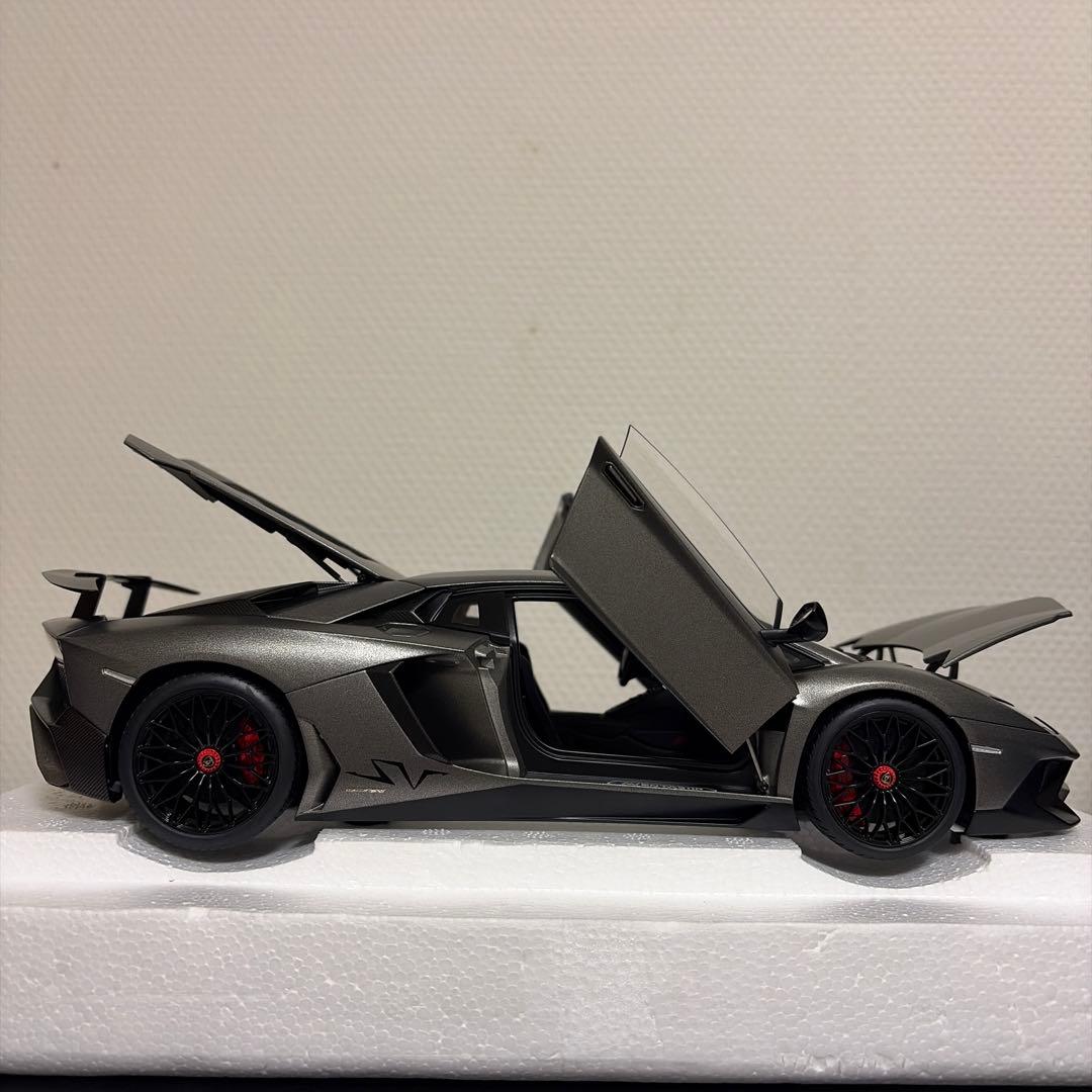 オートアート　アヴェンタドールsv マットグレー