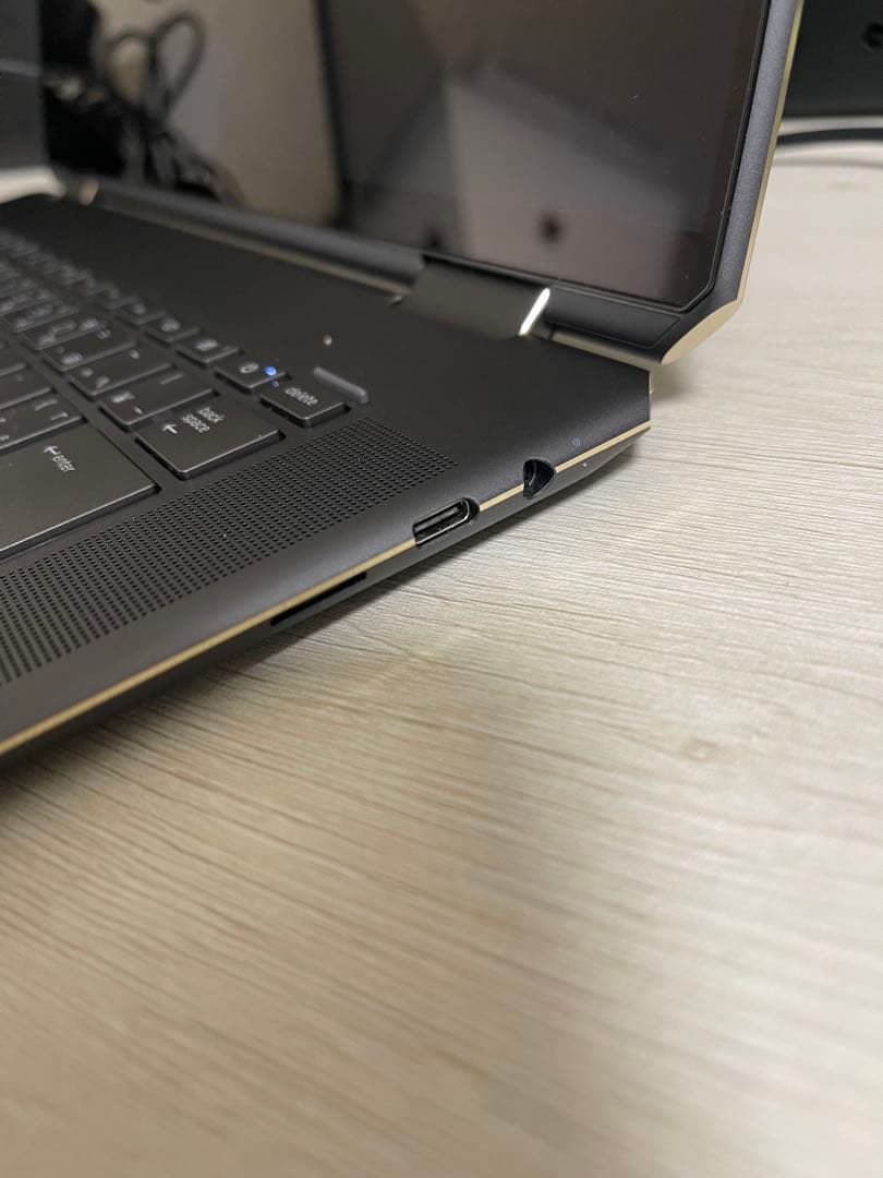 【美品】高性能CPU搭載 HP spectre x360 i7 16GB 1TB