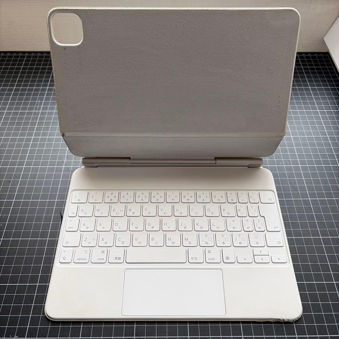 新品　マジックキーボード、ケース付きiPad Air第5世代 Wi-Fi 256