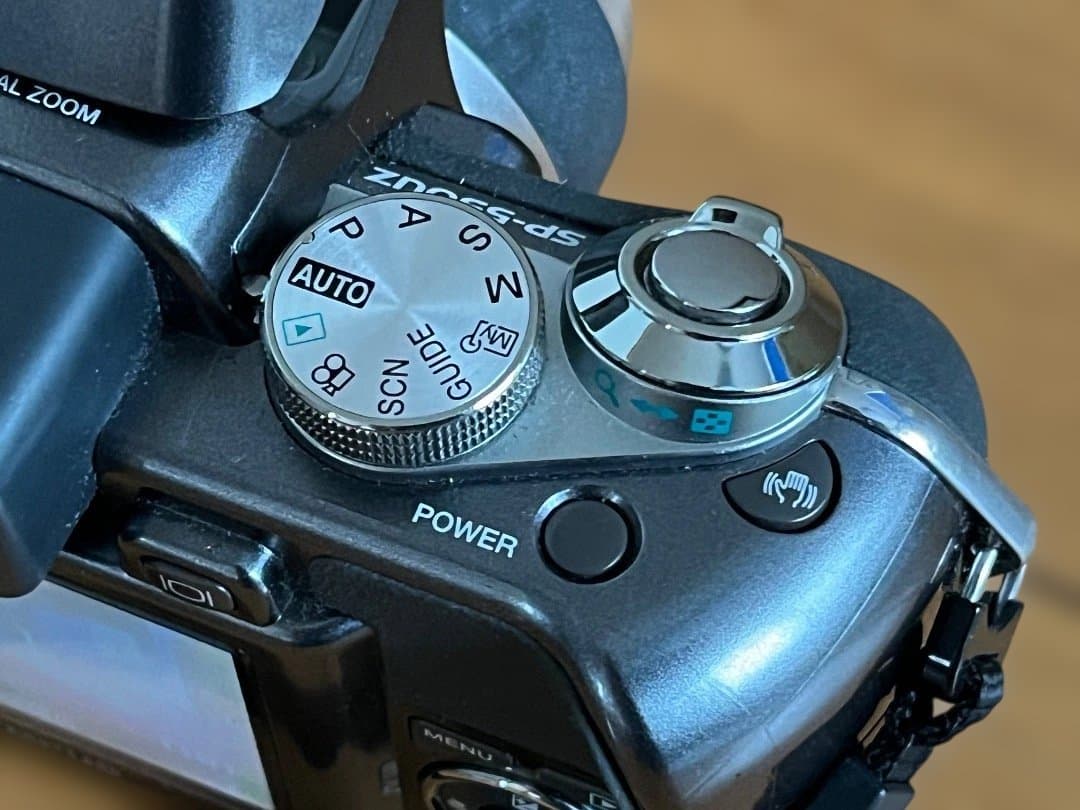 OLYMPUS SP-550UZ デジタルカメラ 本体と付属品