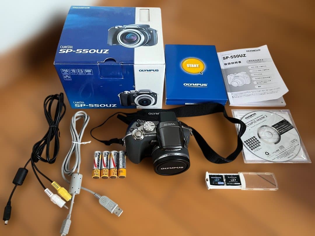 OLYMPUS SP-550UZ デジタルカメラ 本体と付属品