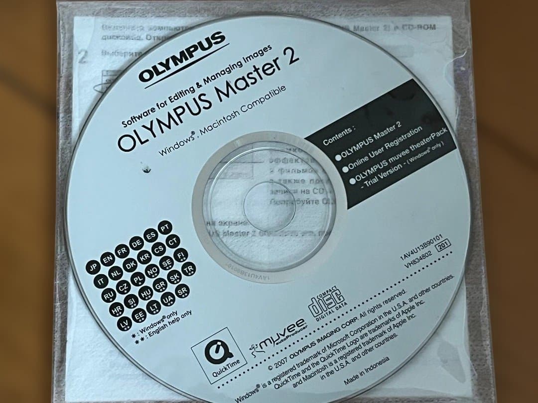 OLYMPUS SP-550UZ デジタルカメラ 本体と付属品