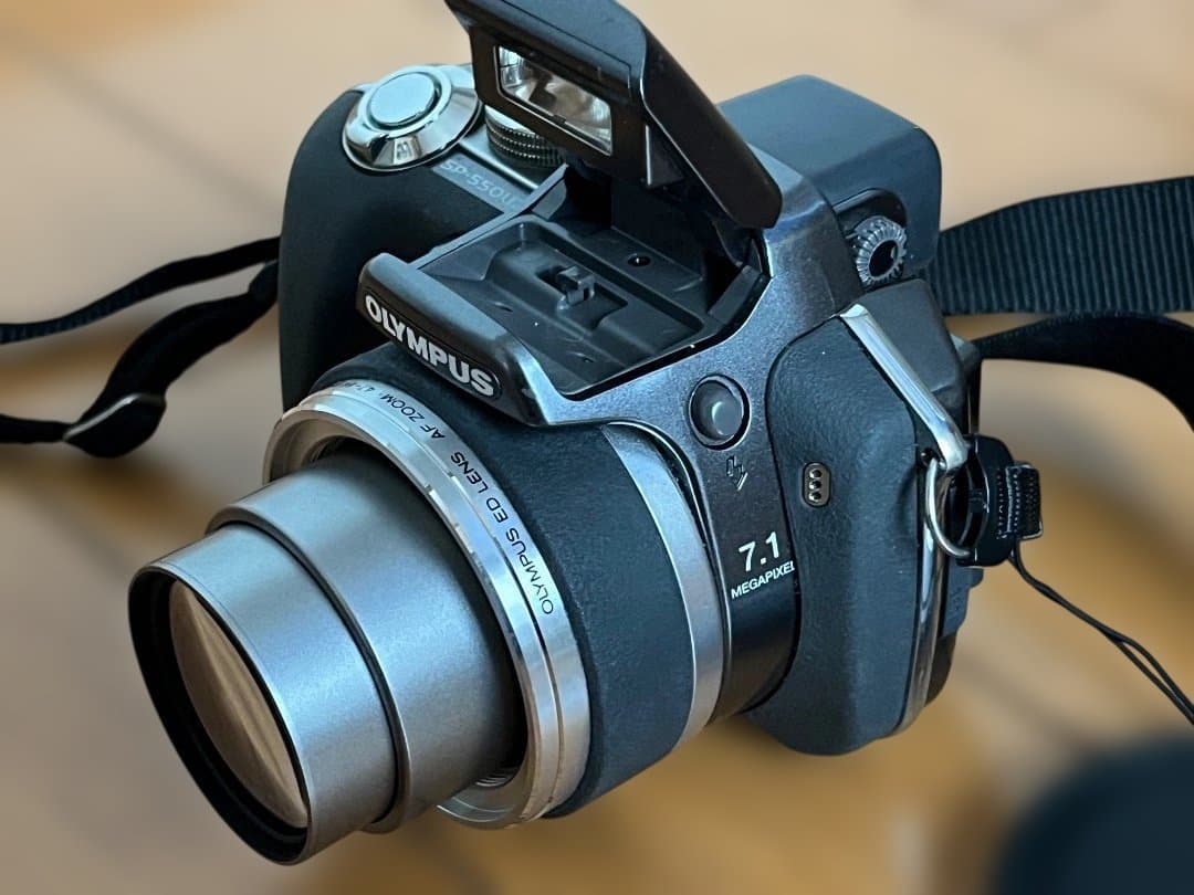 OLYMPUS SP-550UZ デジタルカメラ 本体と付属品