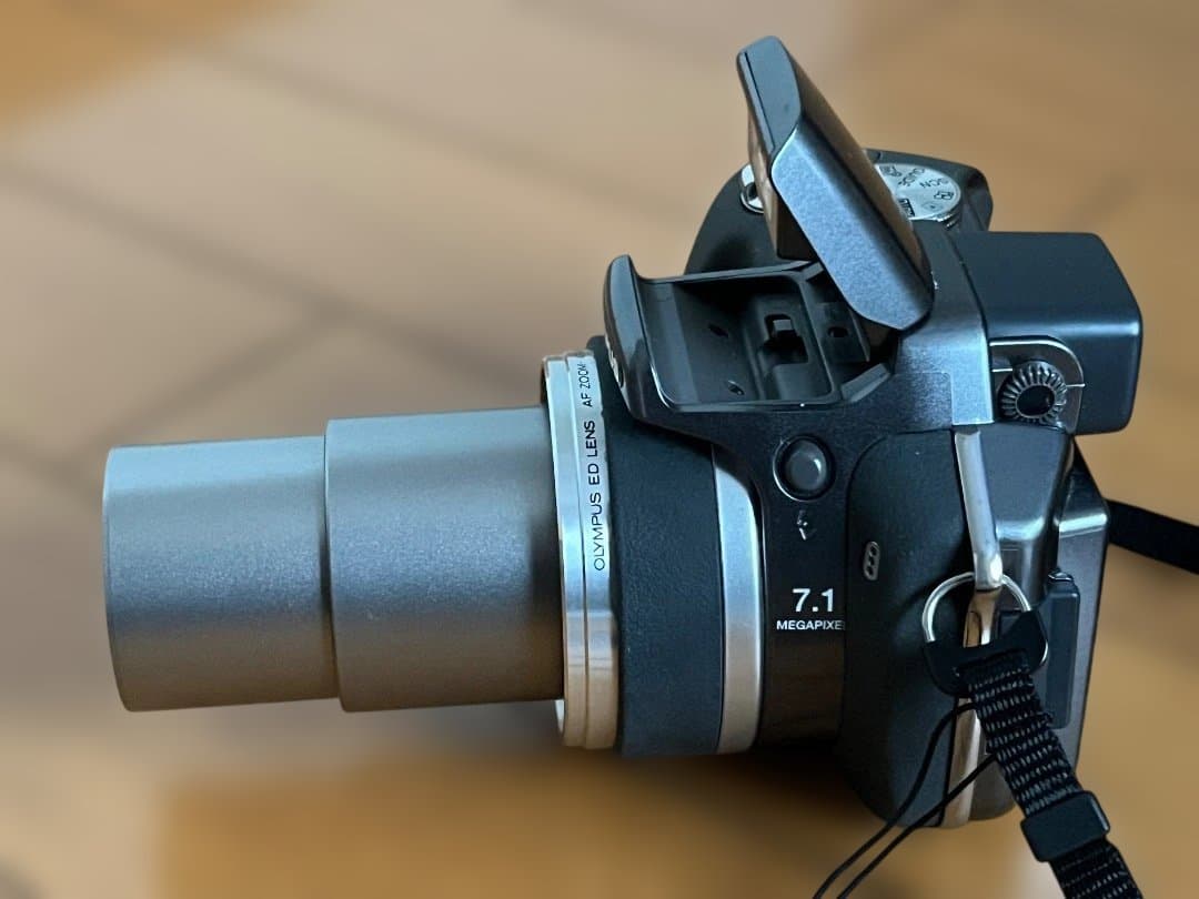 OLYMPUS SP-550UZ デジタルカメラ 本体と付属品