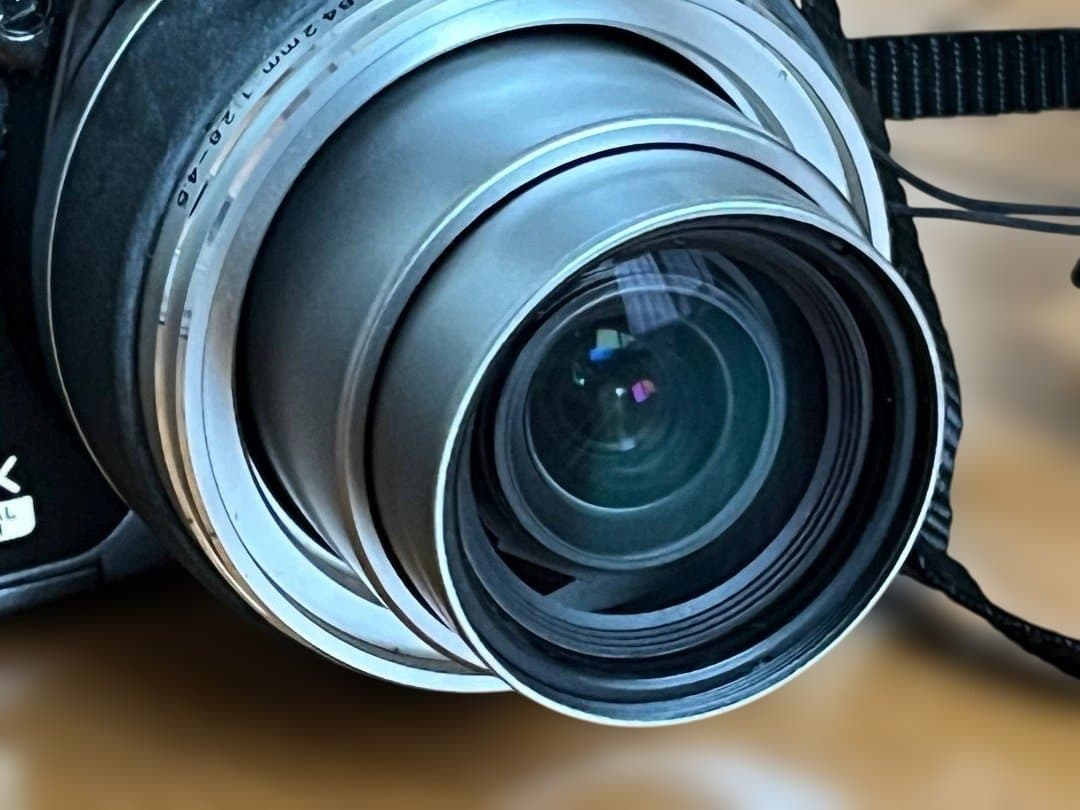 OLYMPUS SP-550UZ デジタルカメラ 本体と付属品