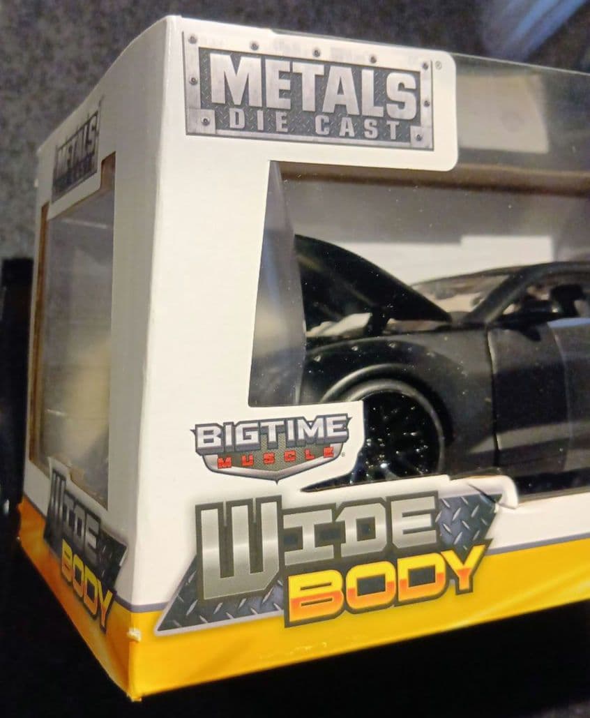 2016Chevy Camaroワイドボディ＆マッドブラック新品未開封ミニカー☆