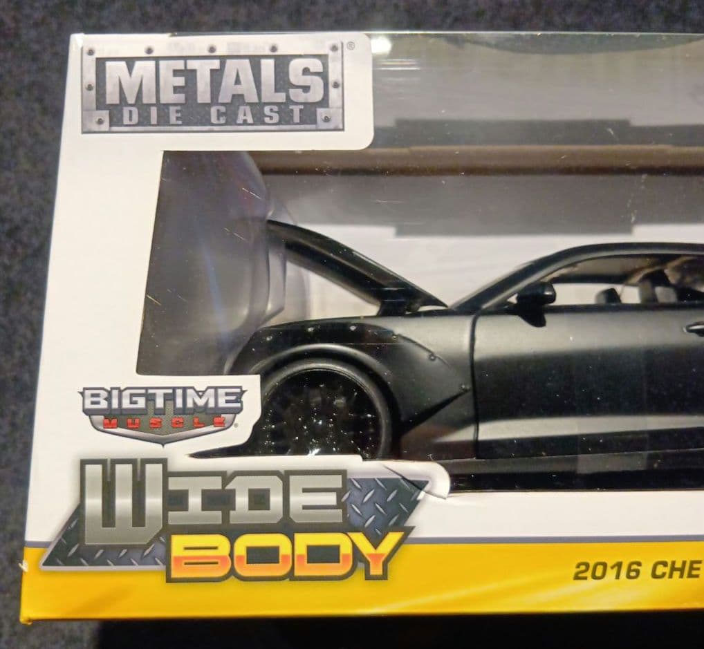 2016Chevy Camaroワイドボディ＆マッドブラック新品未開封ミニカー☆