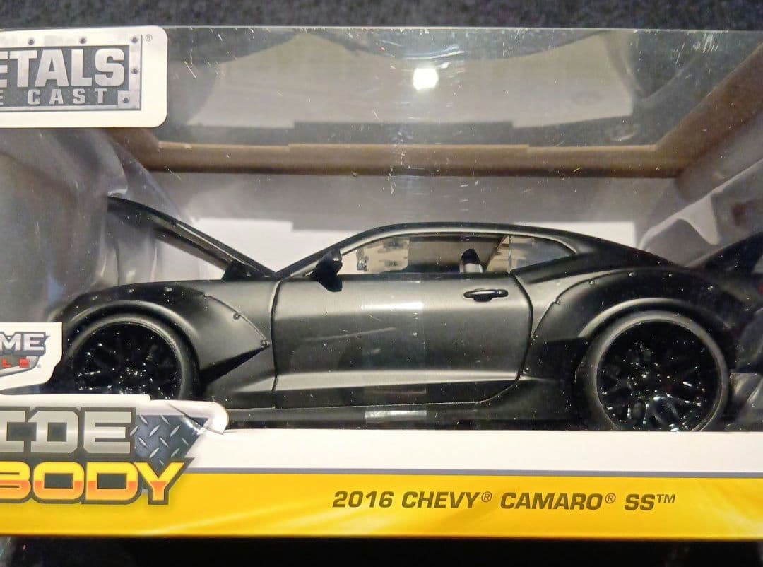 2016Chevy Camaroワイドボディ＆マッドブラック新品未開封ミニカー☆
