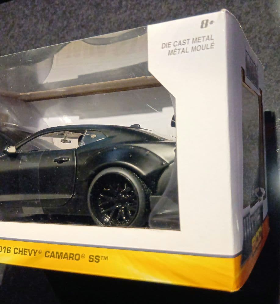 2016Chevy Camaroワイドボディ＆マッドブラック新品未開封ミニカー☆