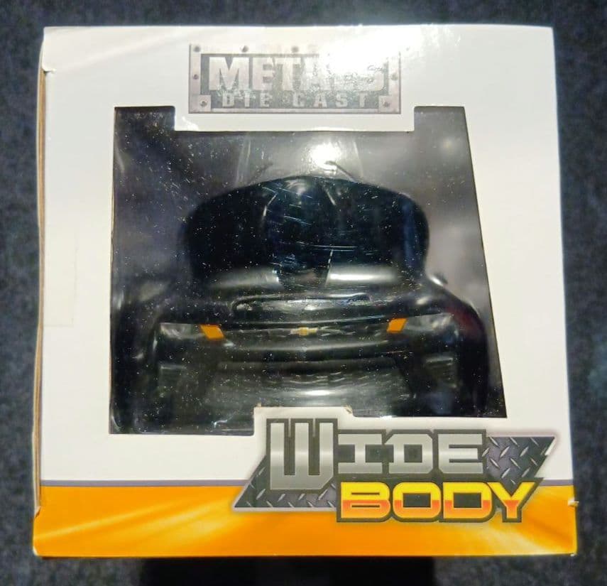 2016Chevy Camaroワイドボディ＆マッドブラック新品未開封ミニカー☆