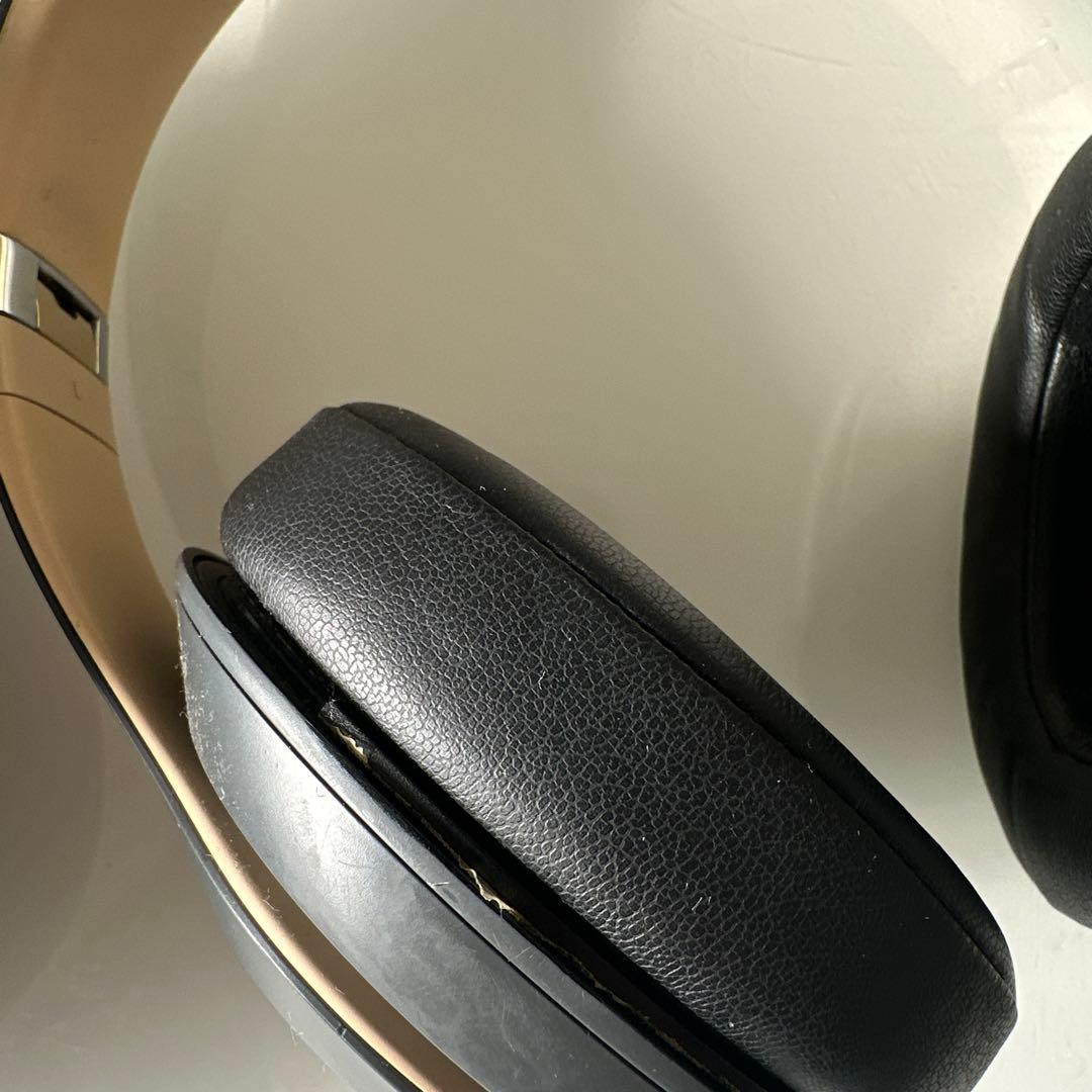 Beats ワイヤレスヘッドホン ブラック/ゴールド ケース付き