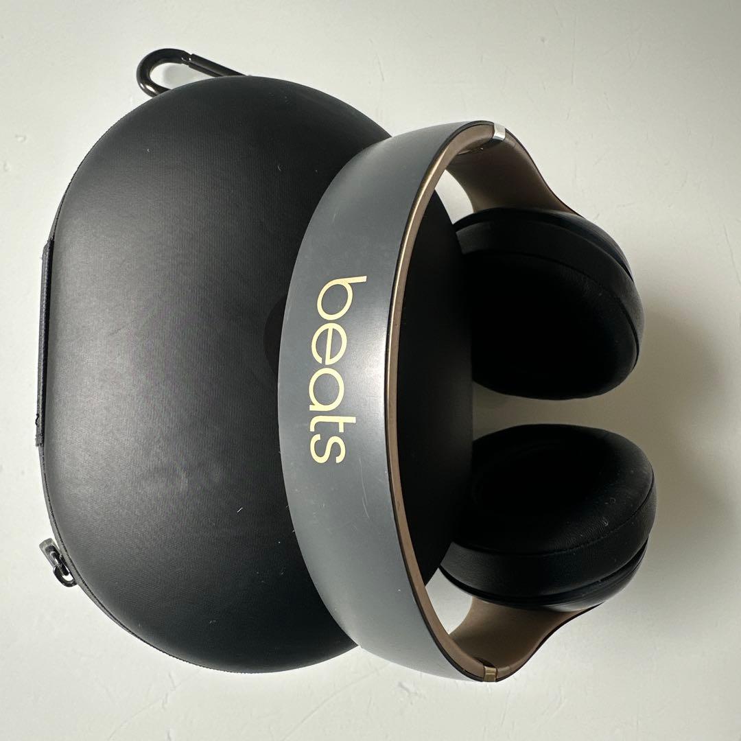 Beats ワイヤレスヘッドホン ブラック/ゴールド ケース付き