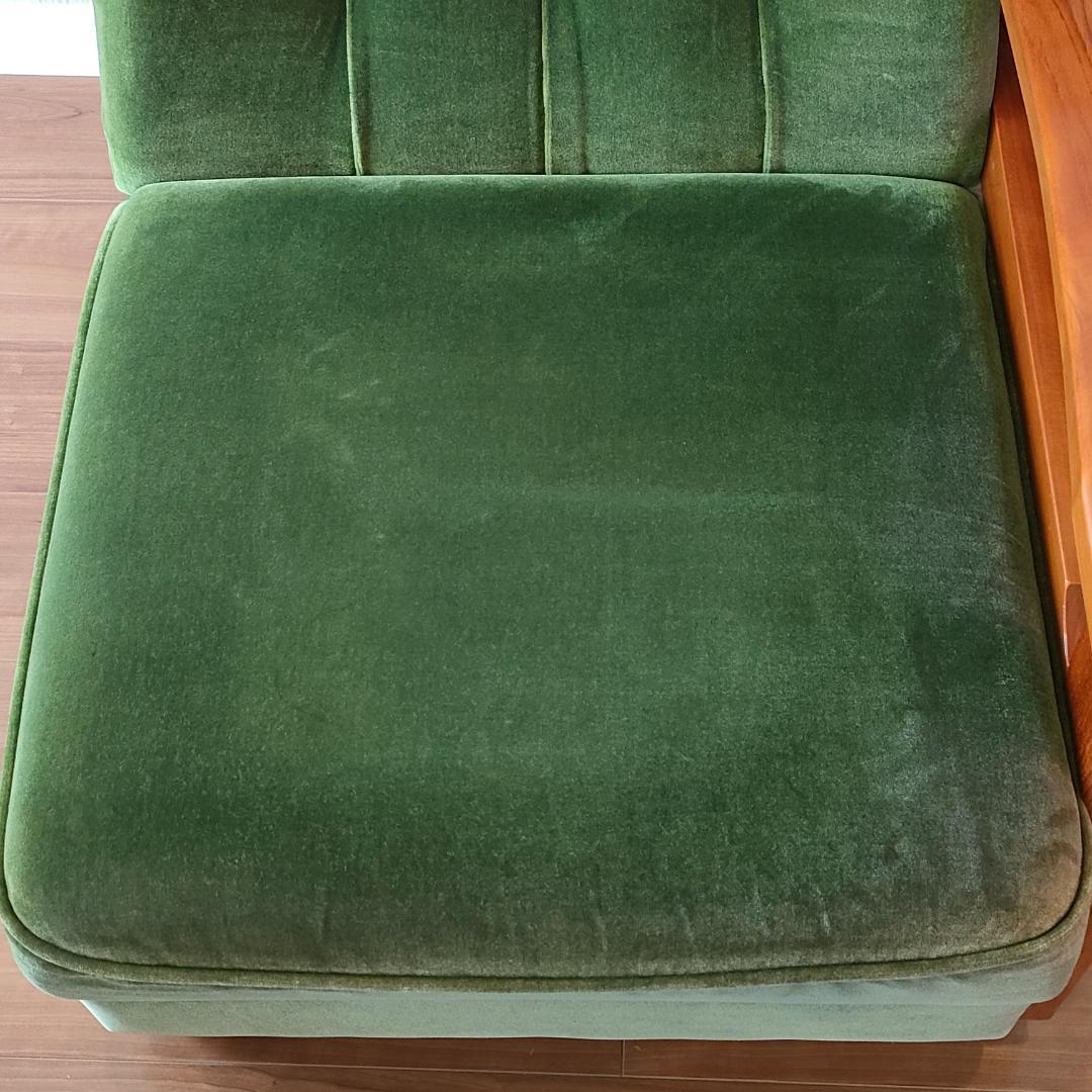 グリーン　ベルベット　2人掛けソファ　花レリーフ　アームソファ
