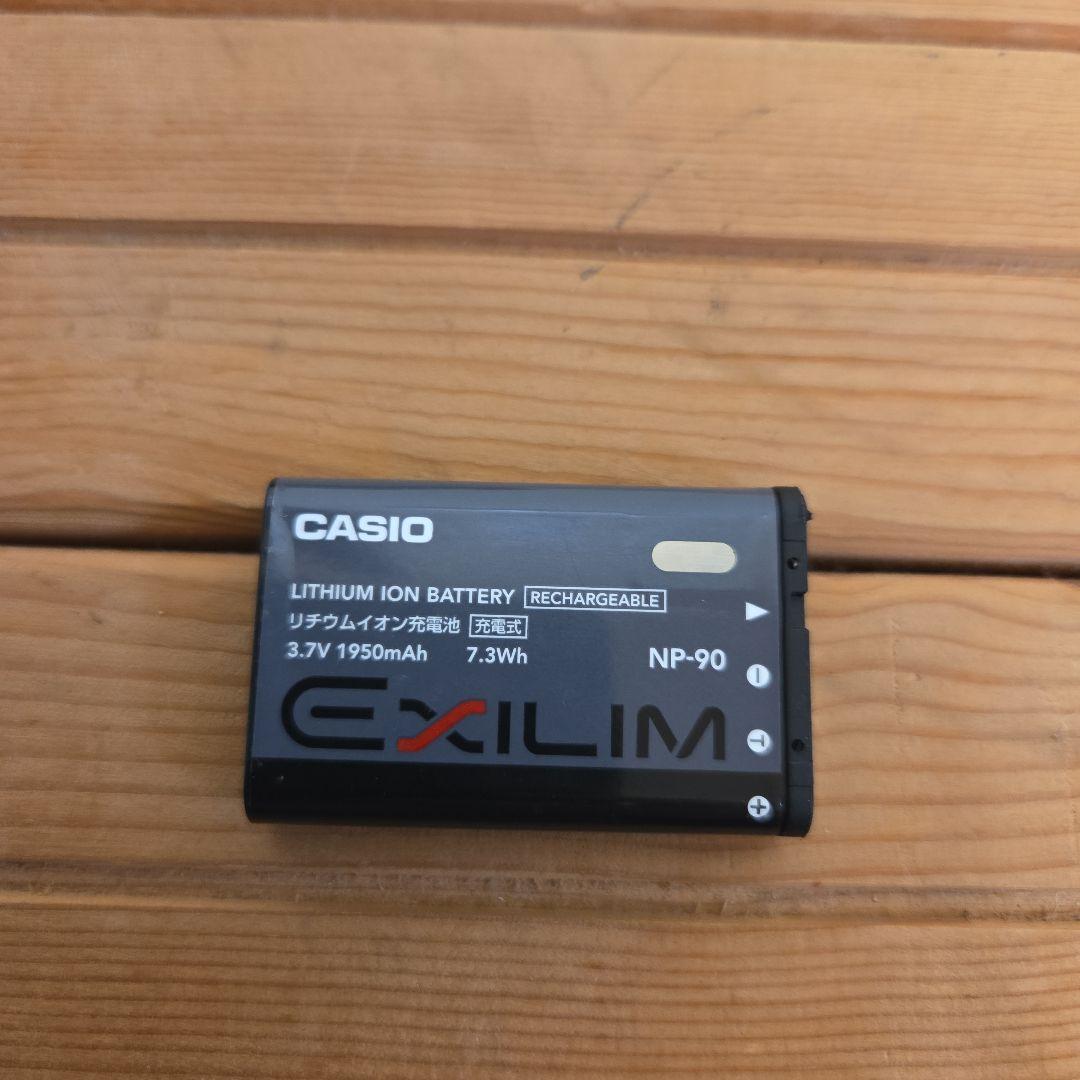 ジャンクCASIO EXILIM 14.1MP コンパクトデジタルカメラ3脚付き